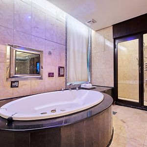 Queen Room Spa Bath