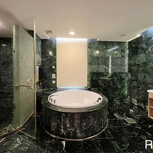Deluxe Double Room Bath